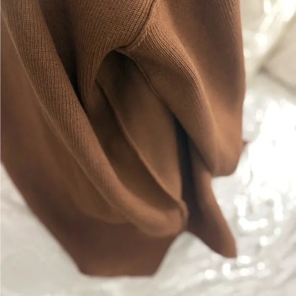 Elegant Brown Crew Neck Sweater - Picture 10 of 13